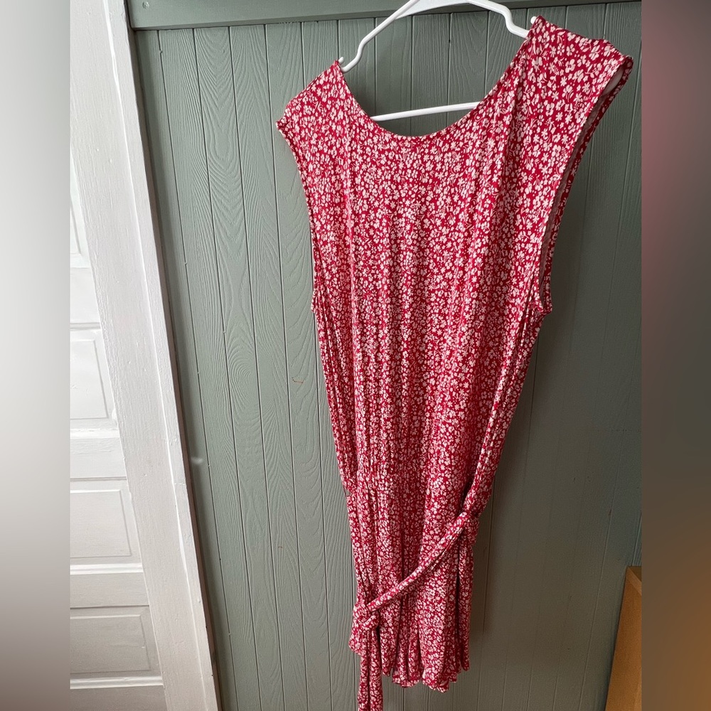 Size L Loft Romper - red and white flower pattern